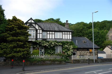 tudor lodge hotel porthmadog.